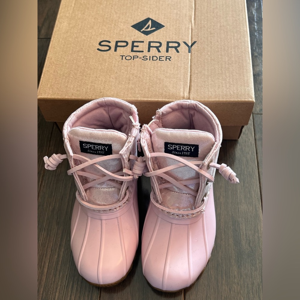 SPERRY SALTWATER BOOT BLUSH SIZE 7